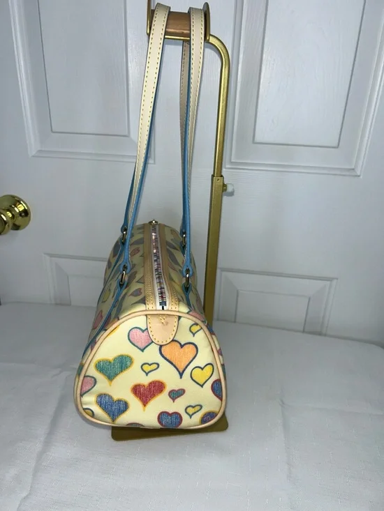 Dooney & Bourke Cream Multicolor Heart-Print Barrel Bag - Picture 4 of 13